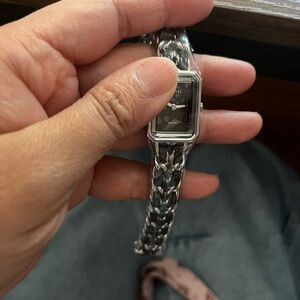 Black and silver premiere style watch